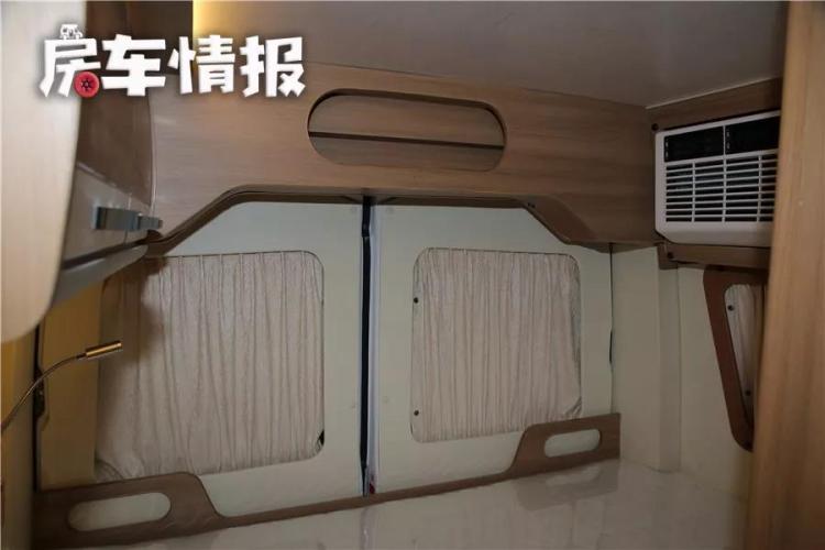 This car is 258,000 yuan, 5.1 meters long but can sleep 3 people, 3000W inverter