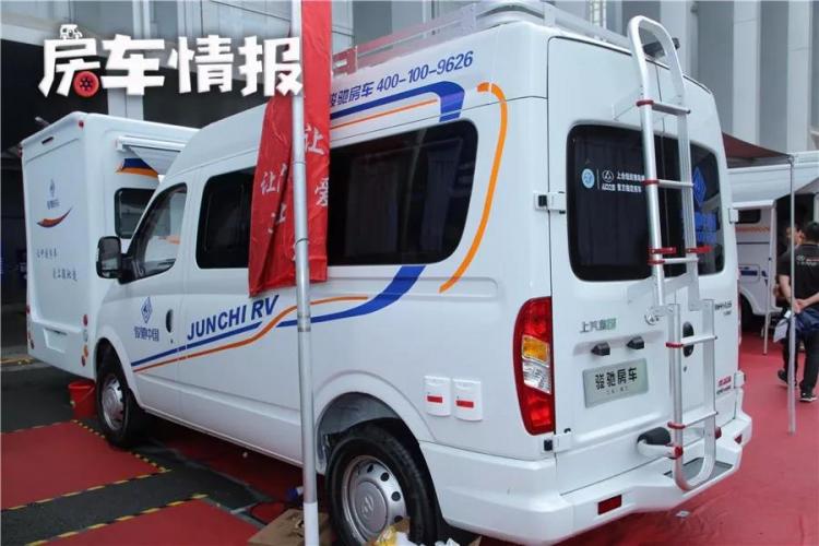 This car is 258,000 yuan, 5.1 meters long but can sleep 3 people, 3000W inverter