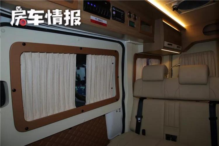 This car is 258,000 yuan, 5.1 meters long but can sleep 3 people, 3000W inverter