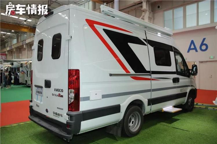 Type B RV that can sleep 4 people, 3.0T+8AT, bed length 1950mm