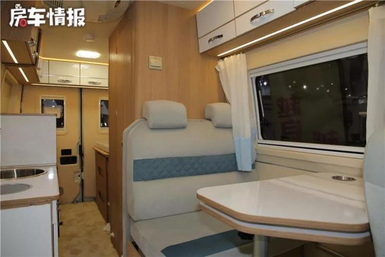 Type B RV that can sleep 4 people, 3.0T+8AT, bed length 1950mm