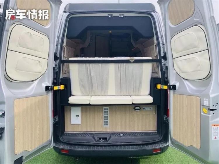 An RV with a fuel consumption of less than 10L per 100 kilometers, with a compact body that can be driven with a Beijing Blue card, can sleep 4 people