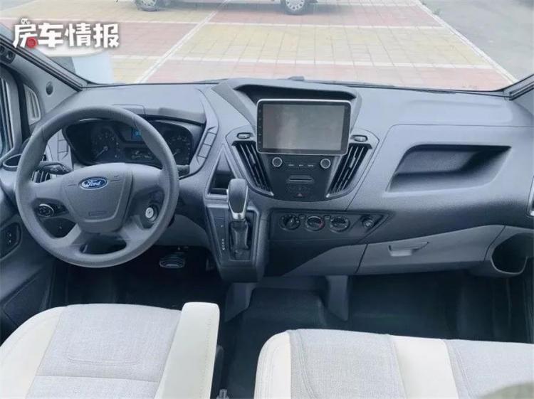 An RV with a fuel consumption of less than 10L per 100 kilometers, with a compact body that can be driven with a Beijing Blue card, can sleep 4 people