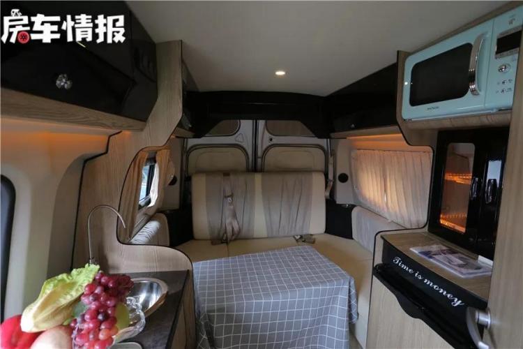 An RV with a fuel consumption of less than 10L per 100 kilometers, with a compact body that can be driven with a Beijing Blue card, can sleep 4 people