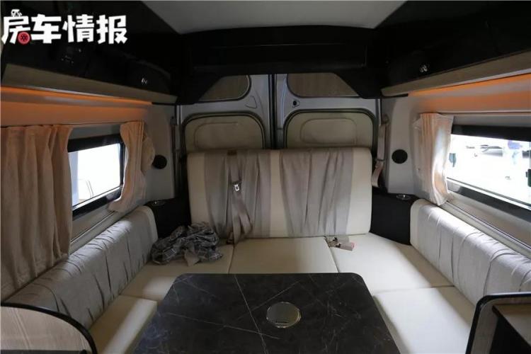 An RV with a fuel consumption of less than 10L per 100 kilometers, with a compact body that can be driven with a Beijing Blue card, can sleep 4 people