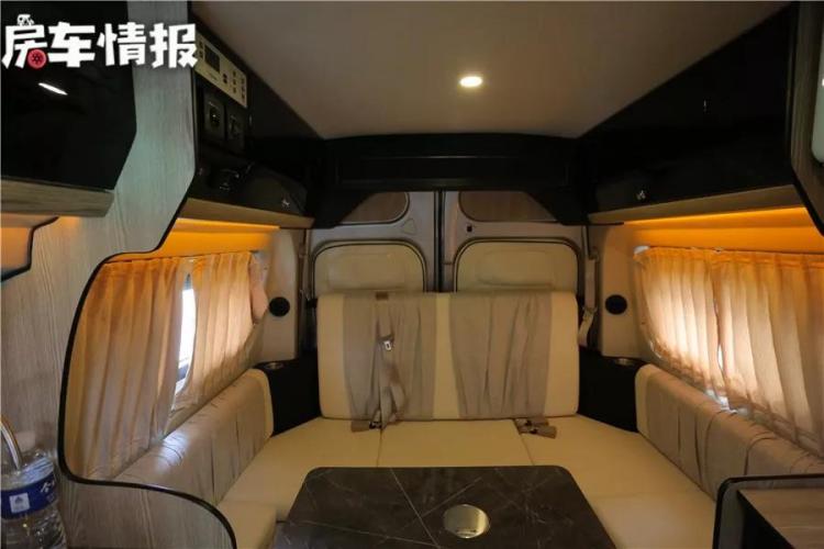 An RV with a fuel consumption of less than 10L per 100 kilometers, with a compact body that can be driven with a Beijing Blue card, can sleep 4 people