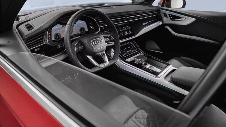 Analysis of the minor facelift Audi Q7 due to changes in details