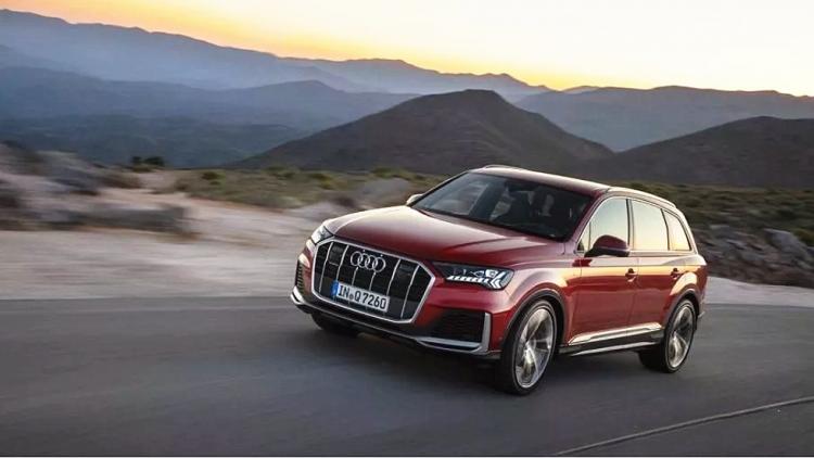 Analysis of the minor facelift Audi Q7 due to changes in details