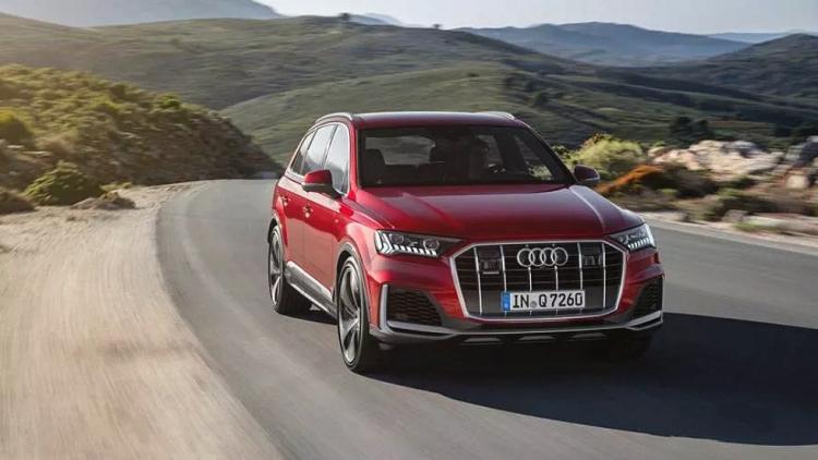 Analysis of the minor facelift Audi Q7 due to changes in details