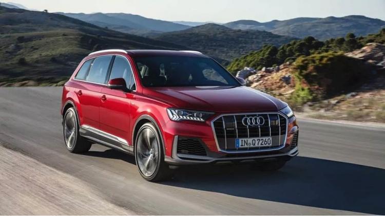 Analysis of the minor facelift Audi Q7 due to changes in details