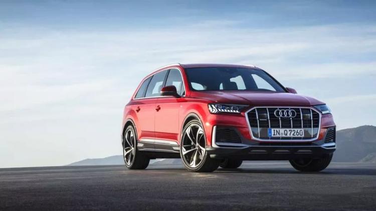 Analysis of the minor facelift Audi Q7 due to changes in details