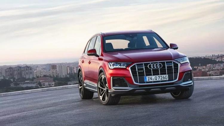 Analysis of the minor facelift Audi Q7 due to changes in details