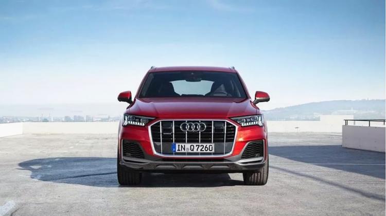 Analysis of the minor facelift Audi Q7 due to changes in details