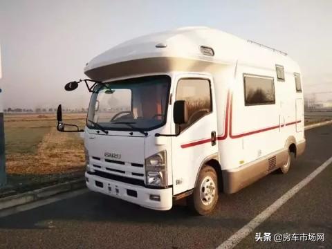 This Nissan large light truck RV can be driven by C2! Integral molding of sound insulation and thermal insulation shell