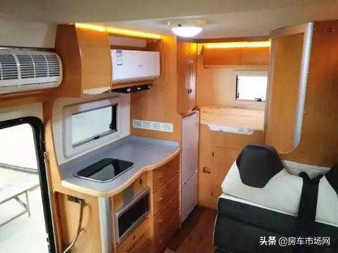 This Nissan large light truck RV can be driven by C2! Integral molding of sound insulation and thermal insulation shell