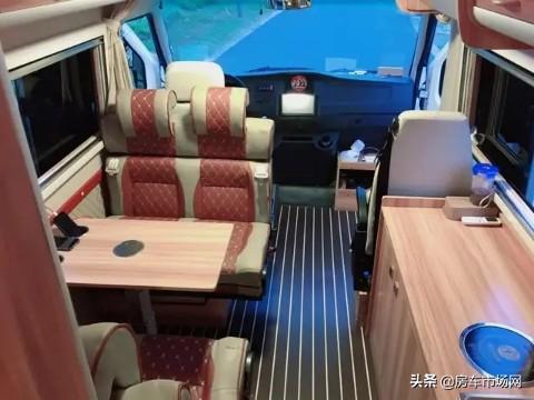 This Wuling RV is priced at 18.8W, with a large space comparable to a C-type car, with 6 seats and 4 bedrooms