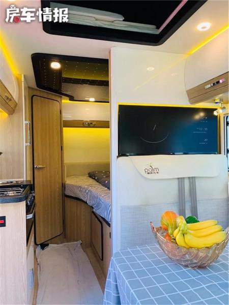 A C-type RV that can pass the height limit of 2.5 meters has 3 beds inside and can accommodate 5 people. How can it be done?