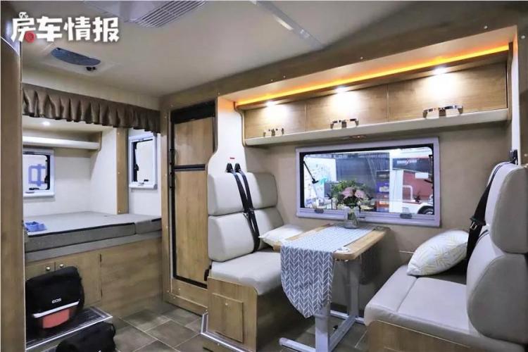 Mobile small two-bedroom! This caravan is double expanded with 3 beds and home appliances are fully equipped, which is very comfortable for 5 people