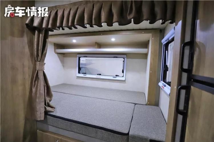 Mobile small two-bedroom! This caravan is double expanded with 3 beds and home appliances are fully equipped, which is very comfortable for 5 people