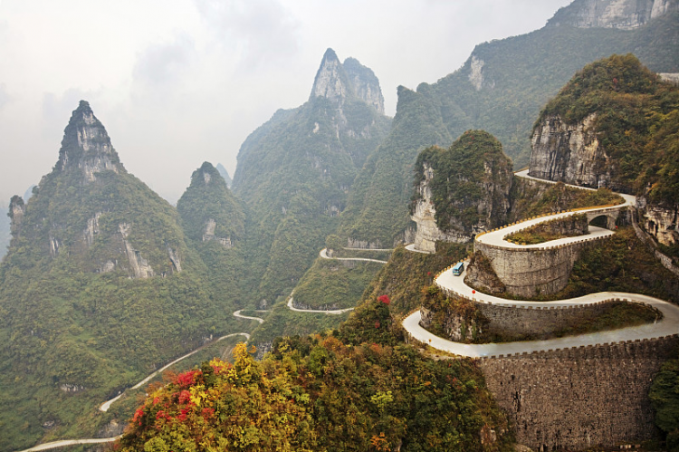 The Ford SUV family takes you on the three most beautiful roads in China