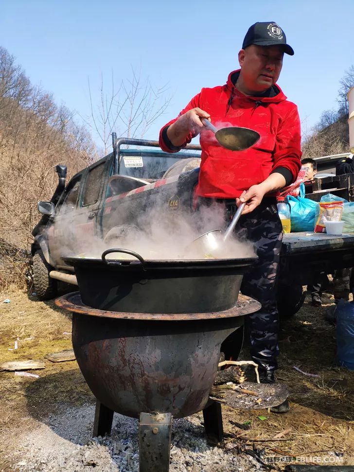 In early spring, Xiaojie Township, Luoning Crossing Mountain
