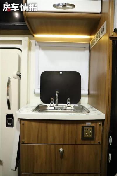RV with 240L water tank + 800Ah lithium battery, 3.0T powerful power, sleeps 5