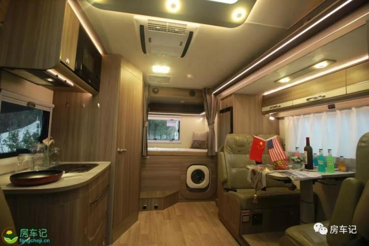 Fresh and natural appearance, high-end boutique interior, the real shot of River V810 single expansion RV!