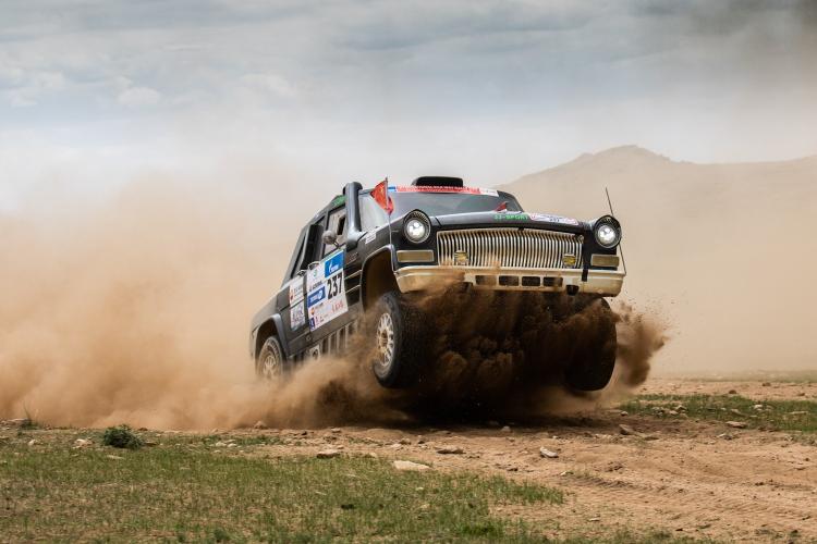 SS4 Ulaanbaatar ring stage Manzi swept the top three in the truck group