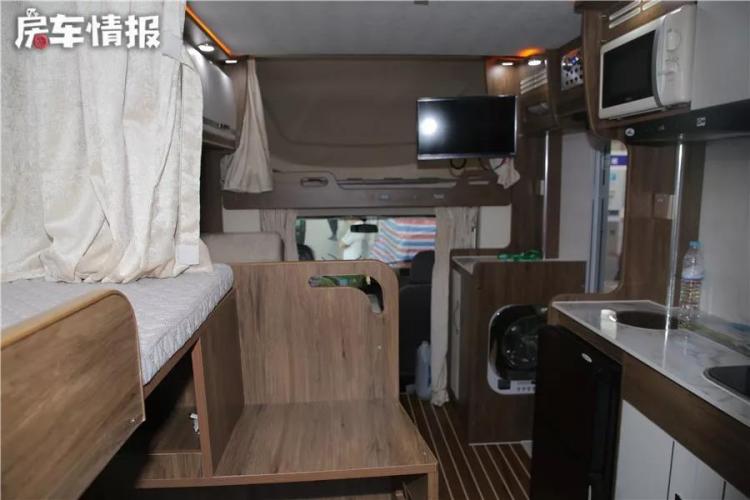 The price is 299,800, enough for 6 people to rest and use. What do you think of the Ford remodeled RV?