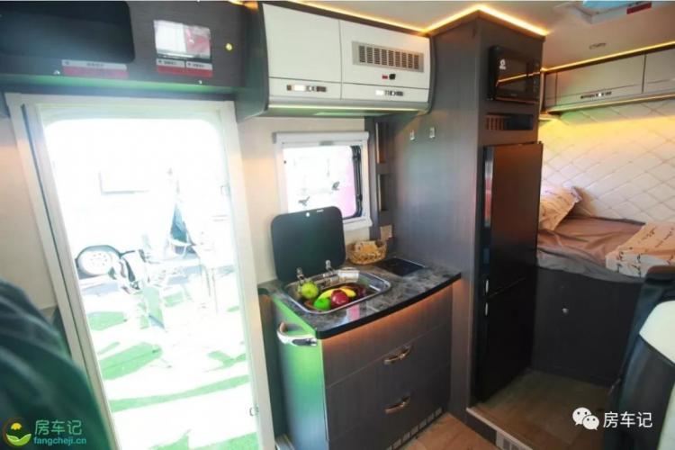 The workmanship is exquisite and the configuration is complete! Real photos of the Maxus C-type RV at the exhibition!