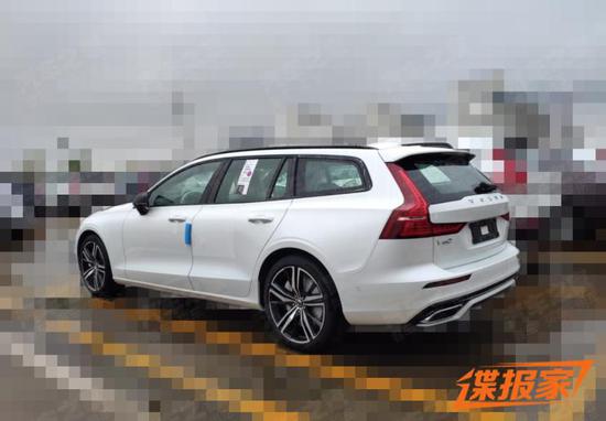 The new Volvo V60 will be launched in August, the small V90