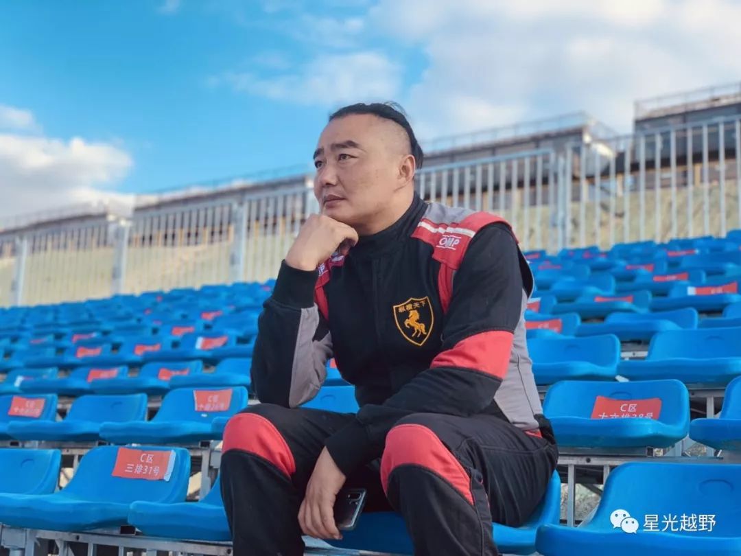 Keeping Warm and Pure in the Passion of Speed——The Speeding Life of Off-Road Driver Li Shuanglin
