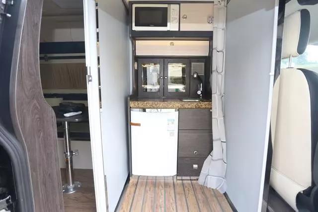 Life and work are balanced, and the new Transit chassis RV also has a large space