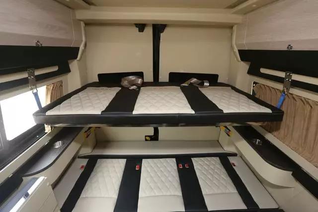 Life and work are balanced, and the new Transit chassis RV also has a large space