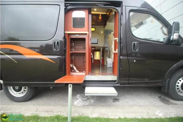 The budget is only 300,000, and you want high-end configuration and parking? This RV is for you!
