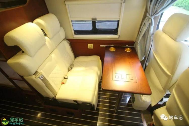 The budget is only 300,000, and you want high-end configuration and parking? This RV is for you!