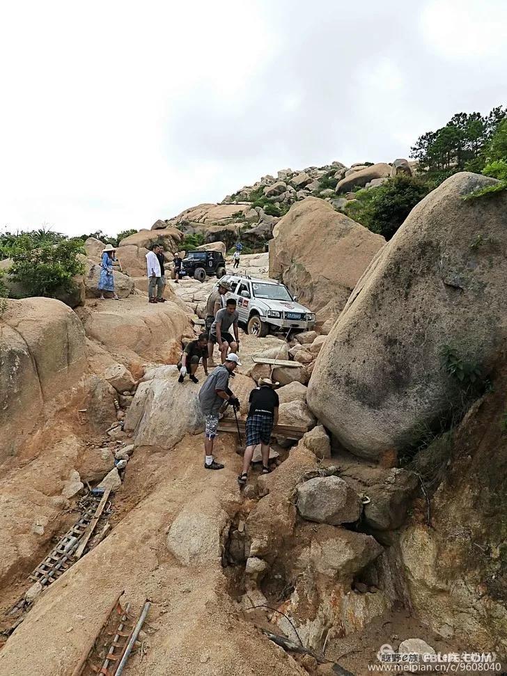 Passionate Longqin Bay, Off-Road Heroes Road, Heroes Wrecked Car Tomb