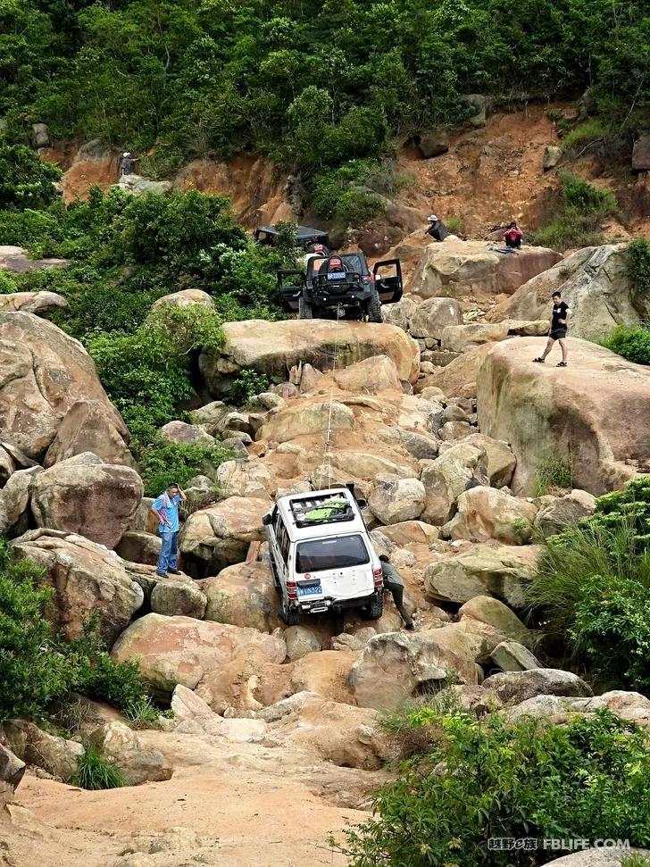 Passionate Longqin Bay, Off-Road Heroes Road, Heroes Wrecked Car Tomb