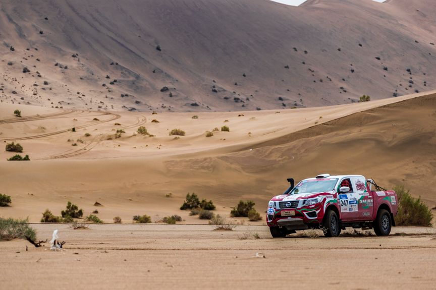 Desert test drive will experience the off-road charm of Zhengzhou Nissan racing pickup