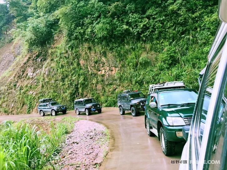 Yulin Fengyun motorcade crosses the classic route: Jinxiu Dayao Mountain