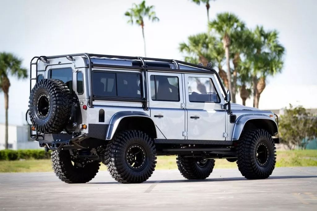 Are there any of these 5 hardcore Land Rovers that you like?