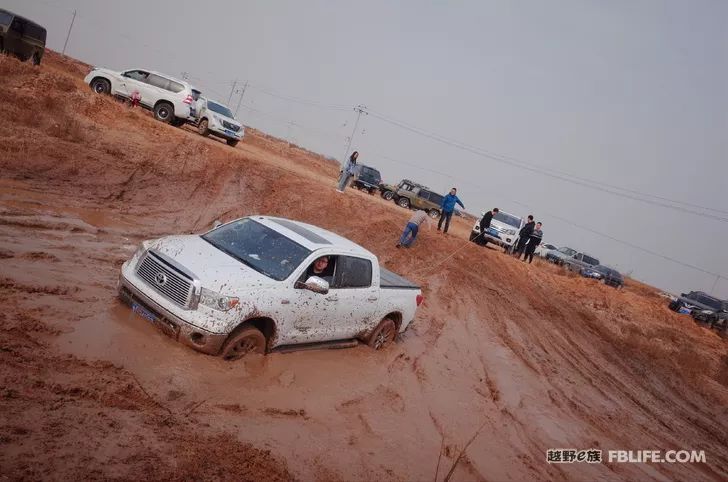 Playing with mud on the Yellow River Ancient Road? This is all led by Peppa Pig, right?