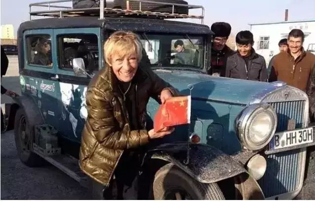 The 80-year-old grandma drove around 58 countries: such a life is really cool!