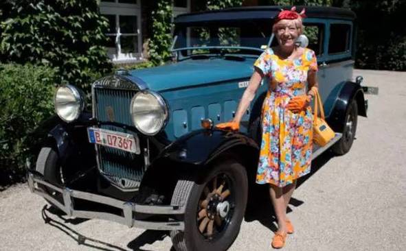 The 80-year-old grandma drove around 58 countries: such a life is really cool!