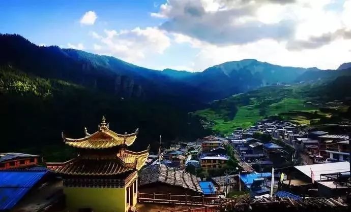 Comparable to Tibet, the most low-key autonomous prefecture in Gansu, undisturbed and unscrupulously beautiful