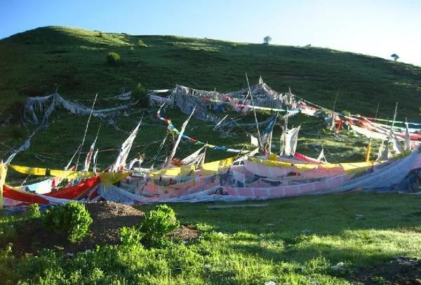 Comparable to Tibet, the most low-key autonomous prefecture in Gansu, undisturbed and unscrupulously beautiful