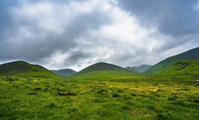 Comparable to Tibet, the most low-key autonomous prefecture in Gansu, undisturbed and unscrupulously beautiful