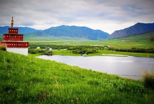 Comparable to Tibet, the most low-key autonomous prefecture in Gansu, undisturbed and unscrupulously beautiful