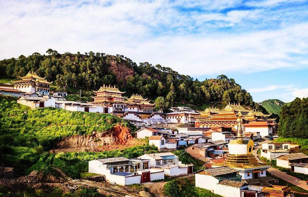Comparable to Tibet, the most low-key autonomous prefecture in Gansu, undisturbed and unscrupulously beautiful
