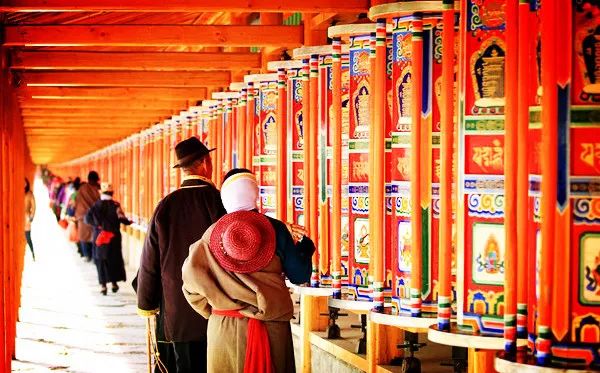 Comparable to Tibet, the most low-key autonomous prefecture in Gansu, undisturbed and unscrupulously beautiful